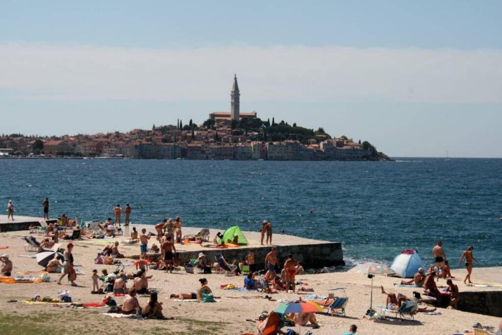 Near Beach - Apartments Marica - Studio Ровин Екстериор снимка